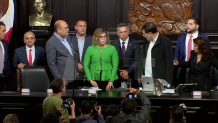 Meksika Senatosu’nda milletvekilleri arasında arbede çıktı