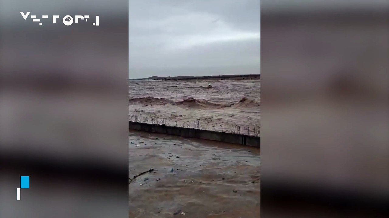 A massive flash flood devastates the Tin Zawatin Valley, Algeria! The water swept away everything in its path, including several people