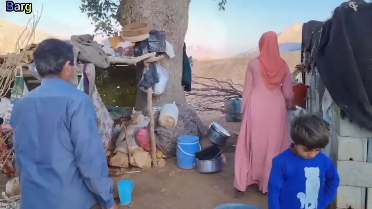 Hi watch nomadic life of two couples