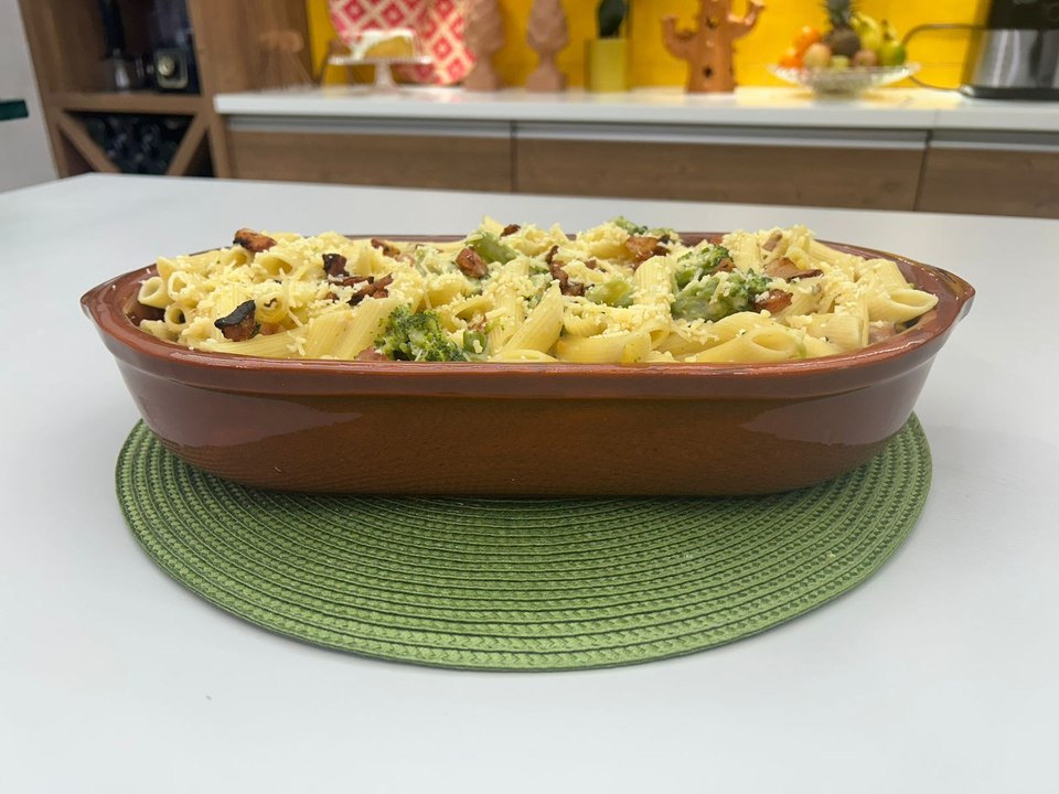 Macarrão com Brócolis e Bacon