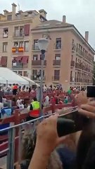 Jornalista esportivo polêmico é atropelado por touro em festa e sobrevive por milagre