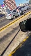 Un policía de la Federal discutió con un conductor y lo amenazó con su arma en plena General Paz：