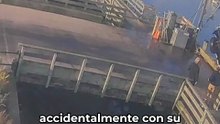 Un conductor adolescente de Massachusetts vivió un momento de pánico al caer accidentalmente con su camioneta al río Green Harbor, en Marshfield, a unas 25 millas al sur de Boston.