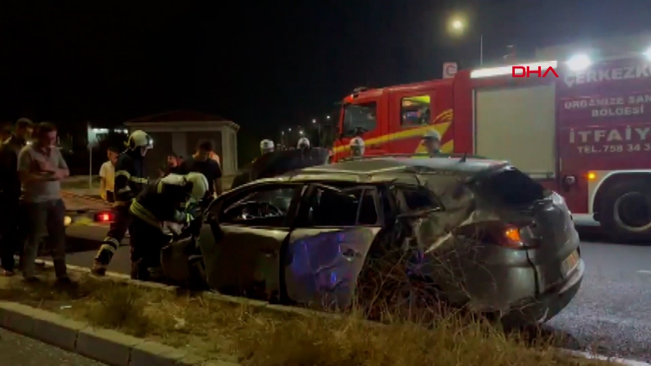 Tekirdağ'da otomobil, aydınlatma direğine çarptı
