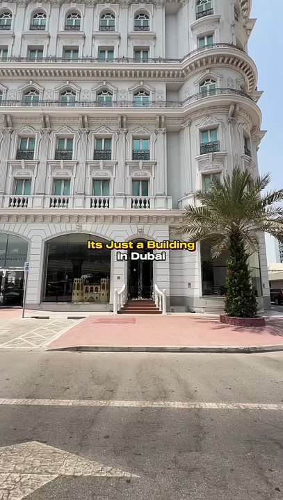 Free Classic Car Museum in Dubai – Over 70 Vintage Cars & a Retro Plane 🚗✨