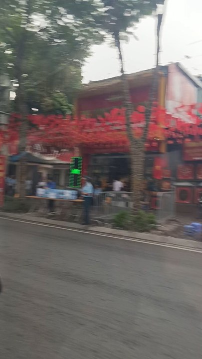 Kỷ Niệm 80 Năm Quốc Khánh Ở Đường Phố Hà Nội Kín Người Chờ Sắn Trên Vỉa Hè Trước Mấy Ngày