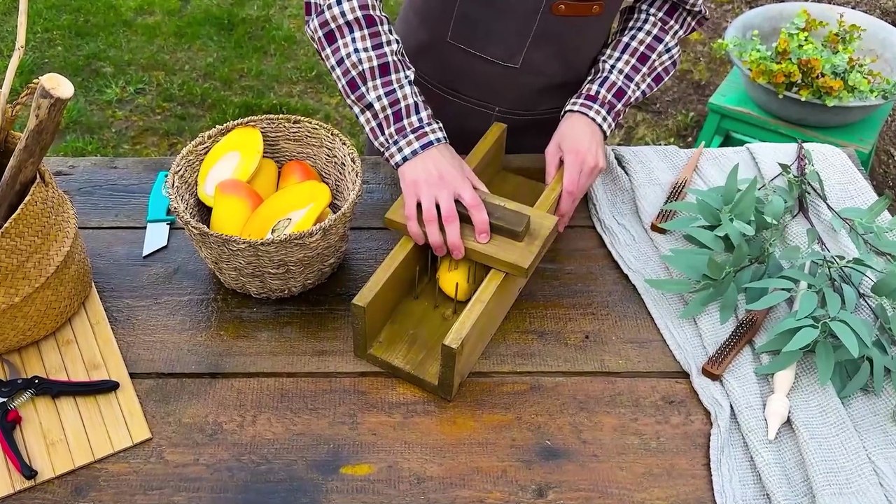 When a juicy mango crop  is transformed into a beautiful accessory 🥭😍 #diy #accessory #fruity #plants #greenlife