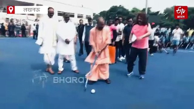 नेशनल स्पोर्ट्स डे: मुख्यमंत्री योगी ने खेली हॉकी, खिलाड़ियों को बड़ा तोहफा...यूपी के हर मंडल में स्पोर्ट्स कॉलेज, हर जिले में स्टेडियम