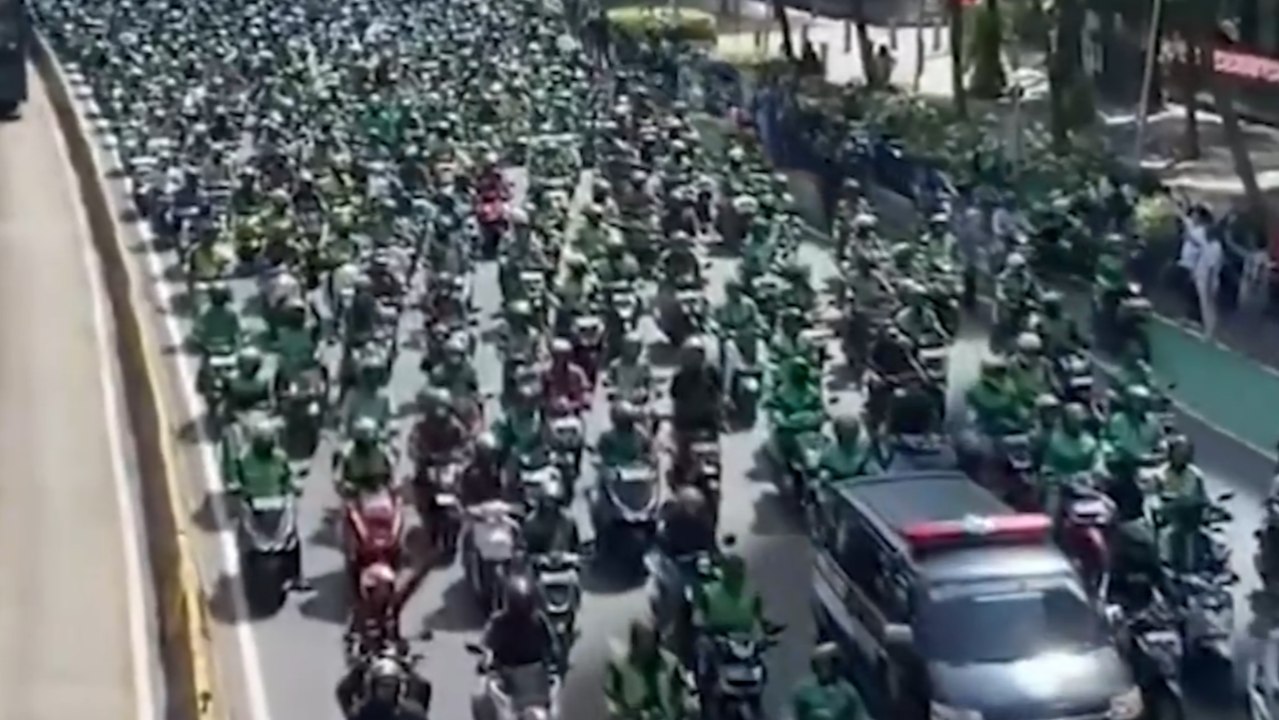 Ribuan Ojol Iringi Jenazah Affan Kurniawan ke TPU Karet Bivak