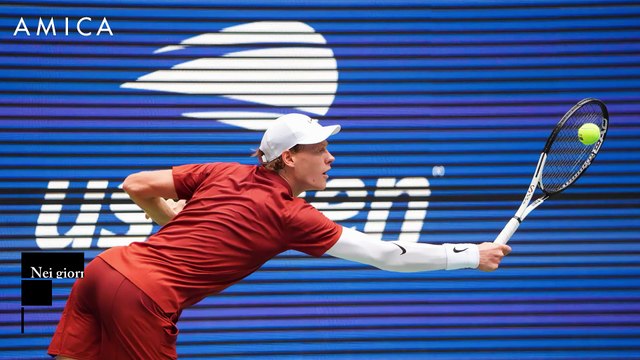 Laila Hasanovic, la fidanzata di Jannik Sinner sfila defilata a Venezia