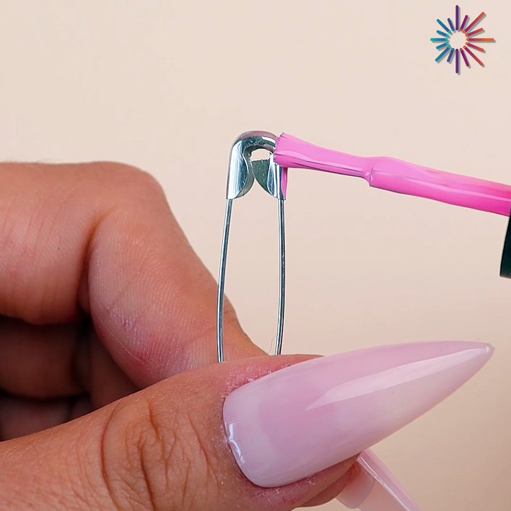 Beautiful & easy nail designs with everyday items💅