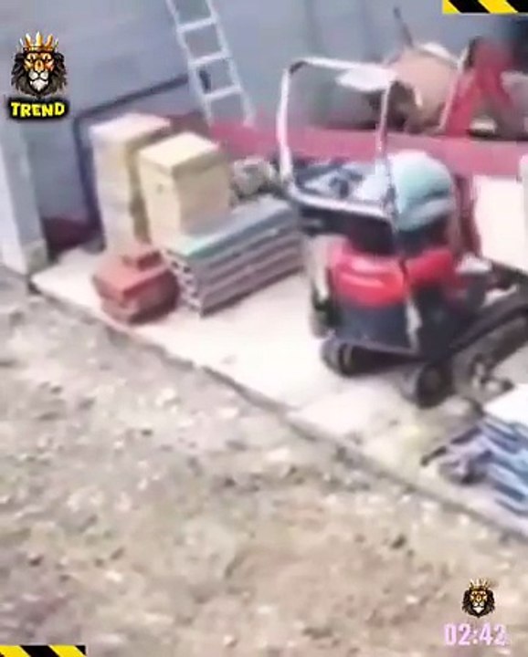Incredible Accidental Moments Captured on Camera Incredible Accidental Moments Captured on Camera Some moments are so rare that they happen only once in a lifetime 🌍🎥. From funny coincidences to unbelievable accidents, here are incredible moments that w
