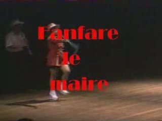 Les impros : Fanfare le maire et comedie misikal pays.