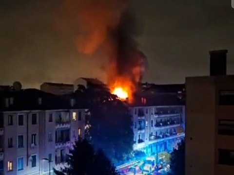 Milano, incendio in un palazzo in via Ovada