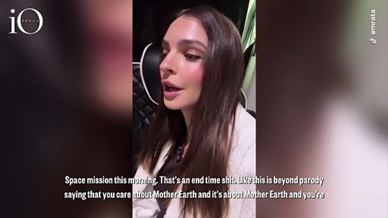 Emily Ratajkowski contro Blue Origin: «Una missione oltre la parodia»
