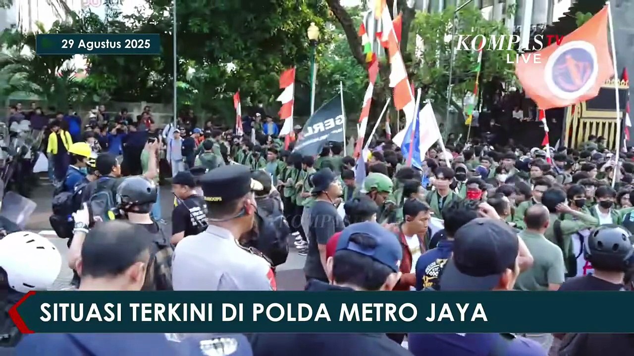 Momen Pendemo Masuki Polda Metro Jaya, Buntut Meninggalnya Affan Ditabrak Rantis Brimob