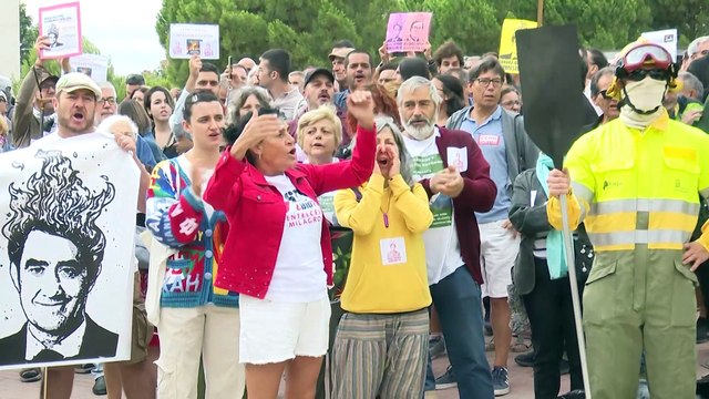 Mañueco comparece en las Cortes de CyL mientras cientos de personas se concentran a las puertas