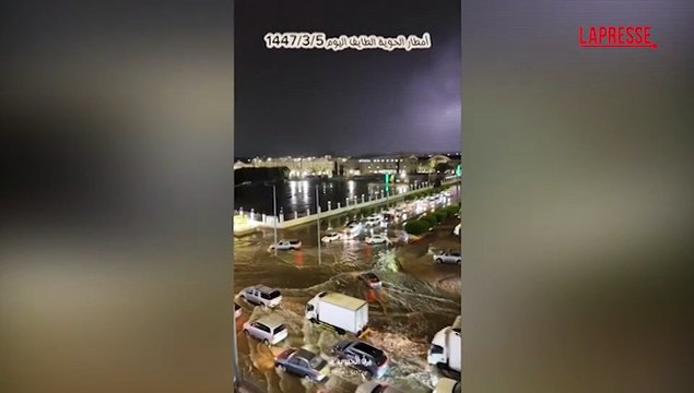 Arabia Saudita, forti piogge e inondazioni nel sudovest