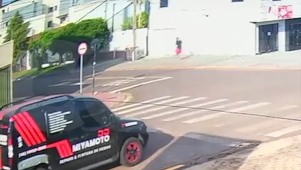 Mulher é perseguida por morador de rua em Cascavel; Vítima foi salva por motorista