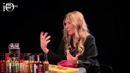 Selvaggia Lucarelli annuncia le nozze con Biagiarelli: «Vorrei una festa pugliese, con i taralli e Albano»