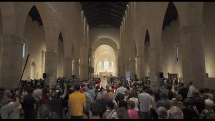 Perdonanza Celestiniana, a l'Aquila aperta la Porta Santa