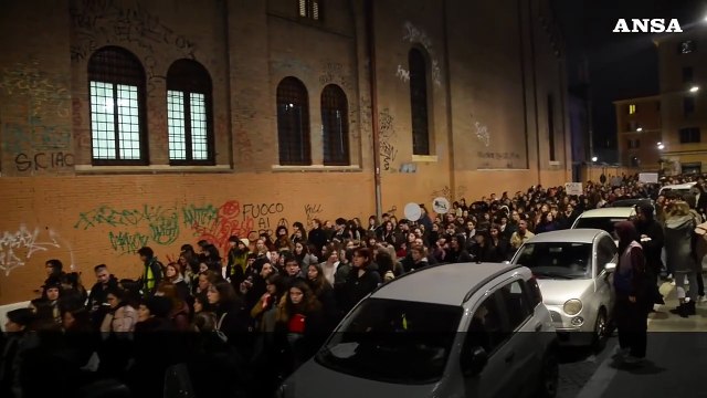 Il rumore delle duemila donne in piazza contro la violenza di genere