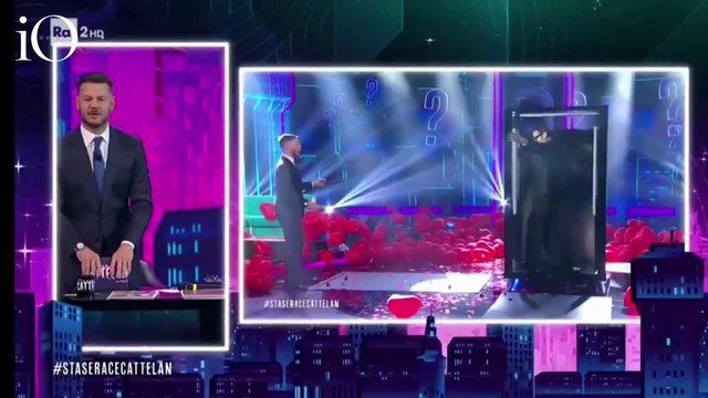 Alessandro Cattelan la prende sul ridere: il caso delle ragazze che volevano Lady Gaga e finiscono al suo spettacolo