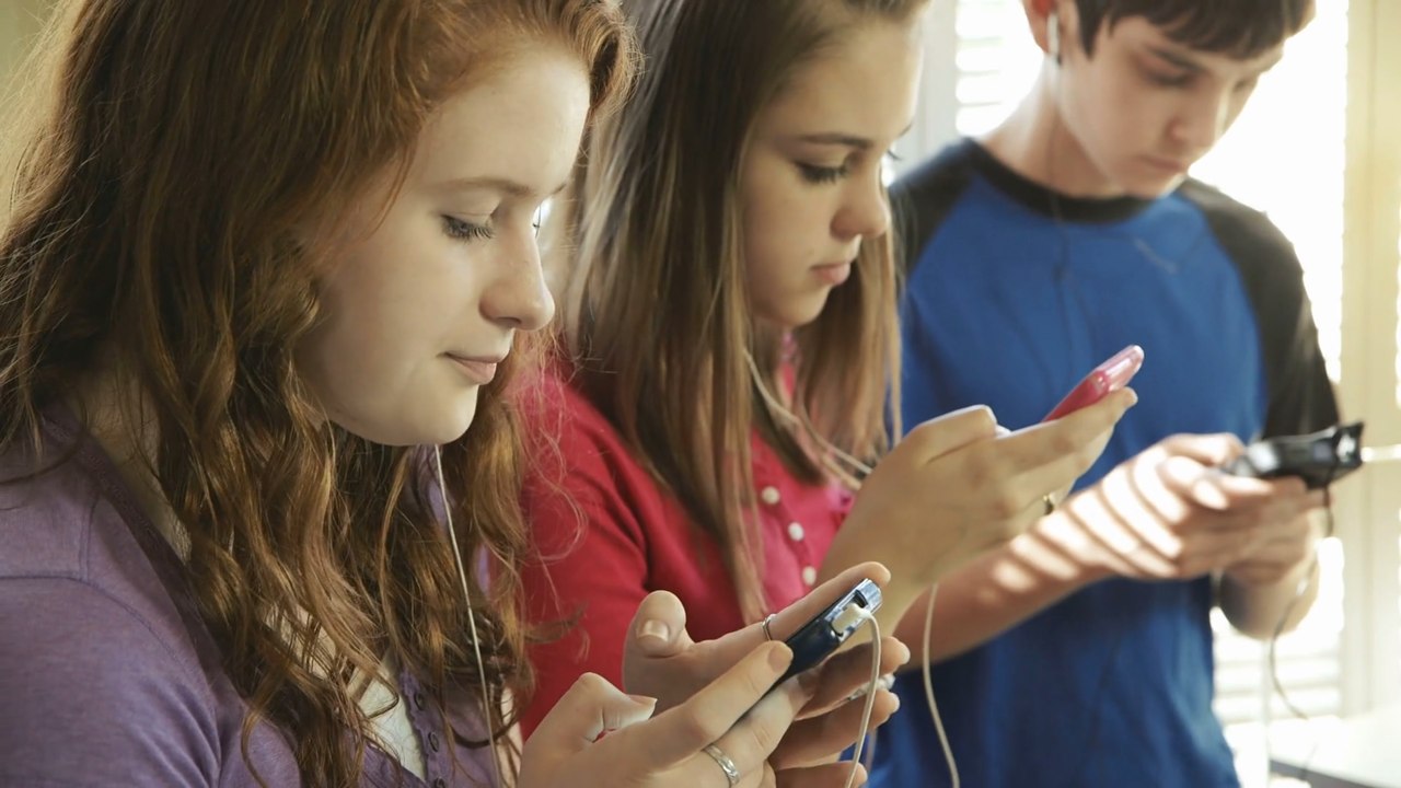 Experts warn tech alone won’t protect children from online risks