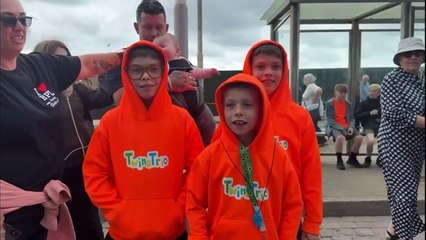 Olly Murs fans travel from across UK to see him perform at Blackpool Illuminations