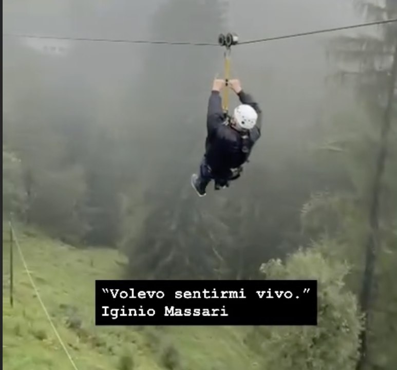 Alto Adige, Iginio Massari festeggia i suoi 83 anni volando sulla Zipline Klausberg