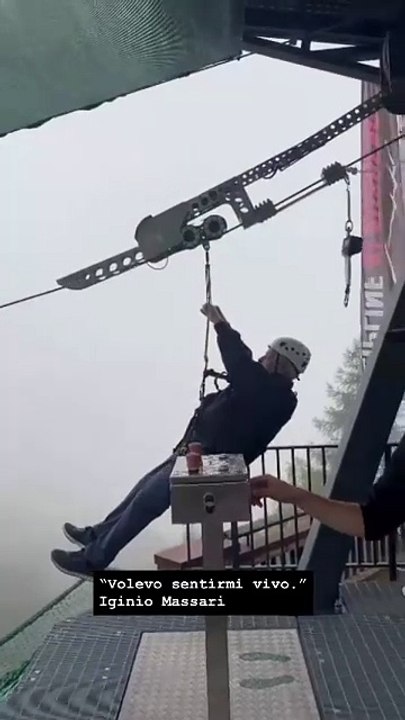 Alto Adige, Iginio Massari festeggia i suoi 83 anni volando sulla Zipline Klausberg