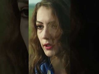 أول لقاء بين نازلي و سافاش 😂 | مسلسل بنات الشمس 🌞 #handeerçel #shorts #güneşinkızları