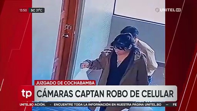 Hombre es captado robando un celular a una mujer dentro del Palacio de Justicia de Cochabamba