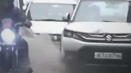 दक्षिणी दिल्ली में सड़कों पर पानी भरा