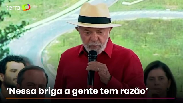 ‘Está enrolado na bandeira dos EUA e denunciando o Brasil’, diz Lula sobre Eduardo Bolsonaro