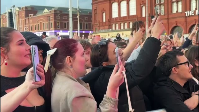 Pop star Olly Murs wows the crowd at Blackpool Illuminations 2025 Switch On