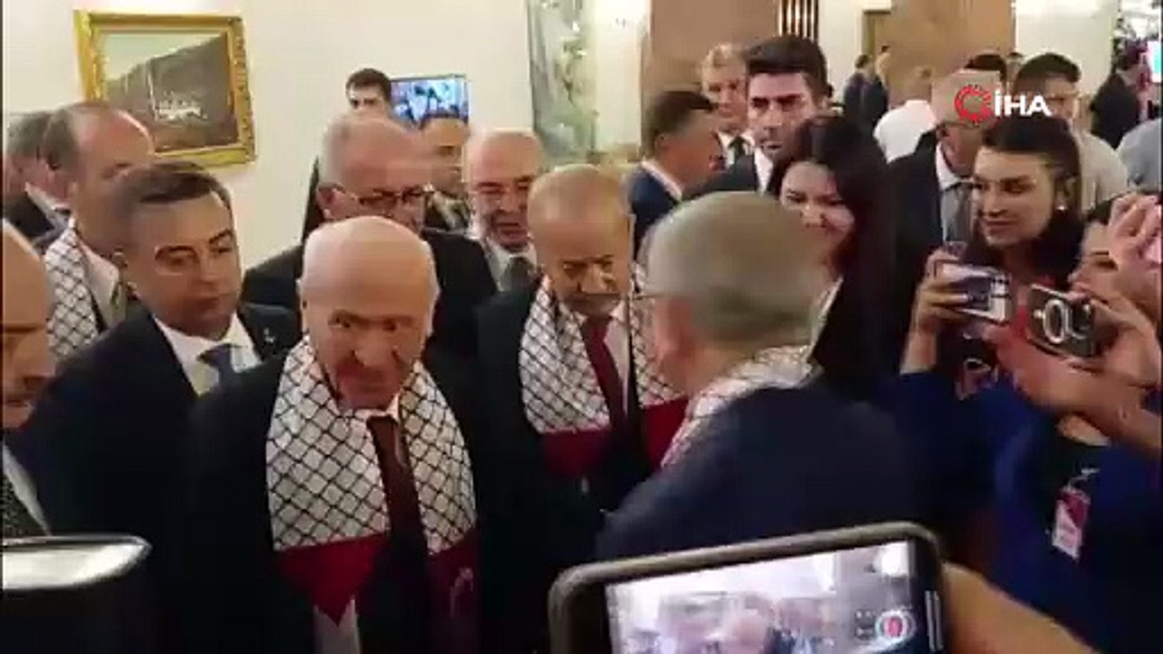 MHP Lideri Bahçeli Gelecek Partisi Genel Başkanı Davutoğlu ile sohbet etti