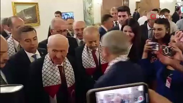 MHP Lideri Bahçeli Gelecek Partisi Genel Başkanı Davutoğlu ile sohbet etti