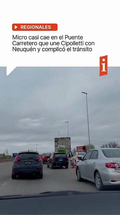 🚨 Micro casi cae en el Puente Carretero y complicó el tránsito