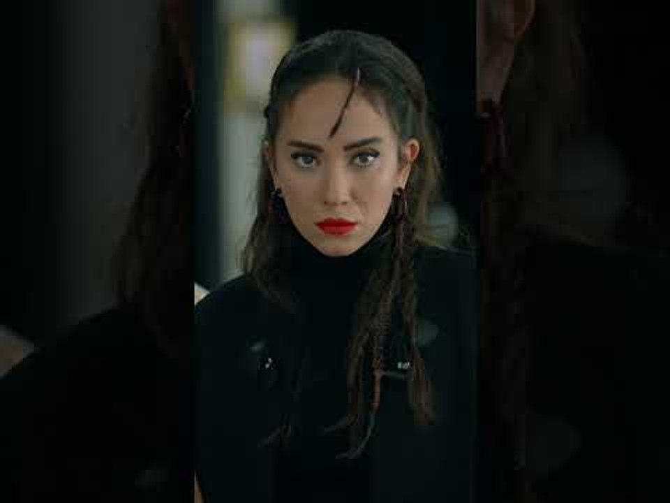 معزوفة بارباروس 😐 | مسلسل عزيزة #azize #shorts #kanald #handeerçel