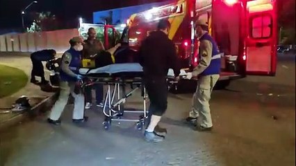 Jovem de 25 anos fica ferida em colisão frontal entre motos em Cascavel