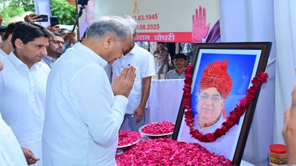 Video: गहलोत- हुड्डा पहुंचे मोहनगढ़, कर्नल सोनाराम को दी श्रद्धांजलि