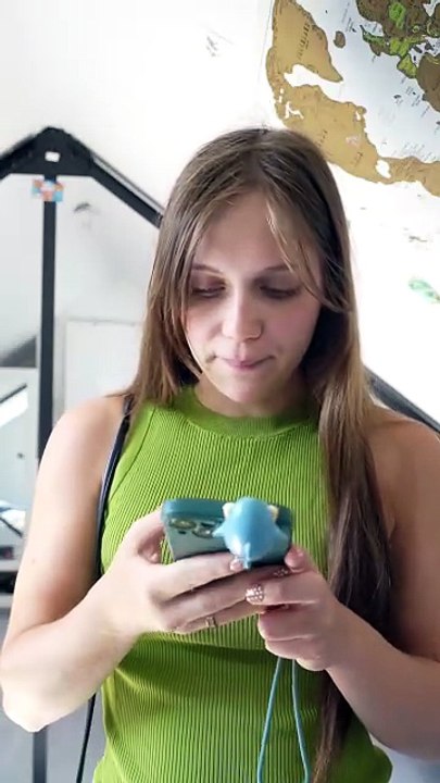 Elle a un fond de visage