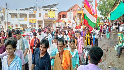 Video: पग-पग पर बाबा के भक्त, गली-गली जयकारों की गूंज