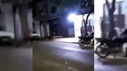 Bêbado ataca clientes de bar com motosserra ligada após dona recusar vender mais bebidas alcoólicas