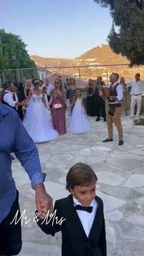 Η Νάταλι Κάτερ φτάνει στην εκκλησία