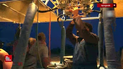 Kapadokya'da balonlar Türk bayraklarıyla uçtu