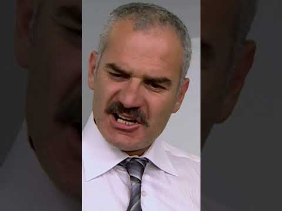 أبو منار بيكتشف كذب بناتو - الحلم الضائع #shorts - #Genco#