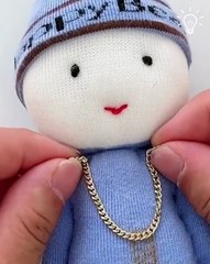 See what incredible things this guy does with old clothes!