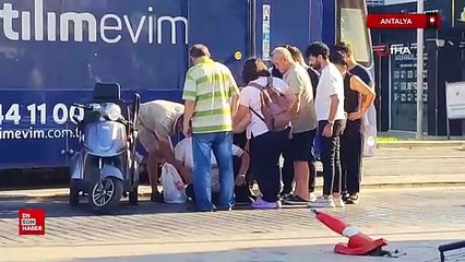 Antalya'da engelli vatandaş akülü aracıyla tramvaya çarptı